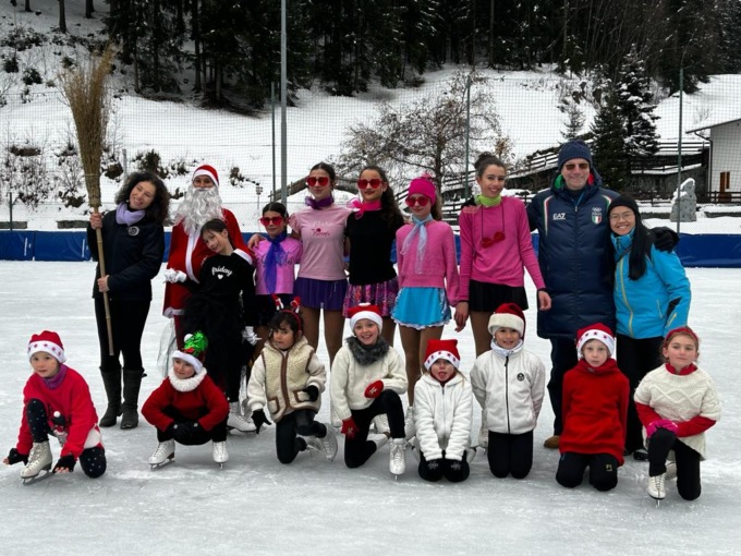 Gli atleti della scuola di pattinaggio artistico Osa on Ice incantano sulla pista di Isolaccia