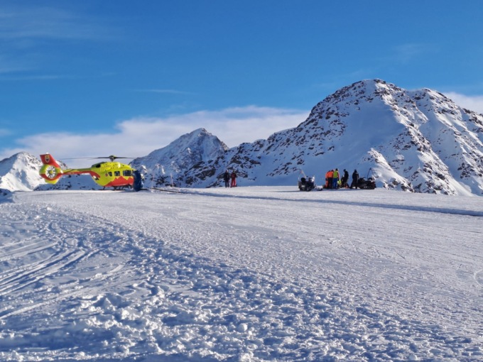Snowboarder cade sulle piste a Santa Caterina, interviene l’elisoccorso