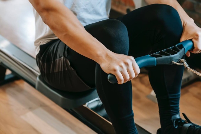 Allenarsi a casa: i benefici del vogatore per il fitness completo