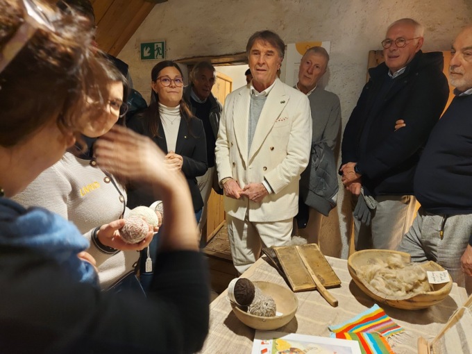 Cucinelli visita la storia del paese