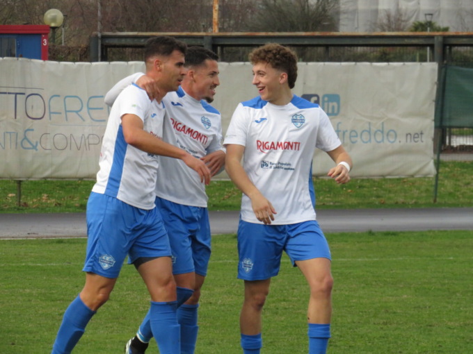 La Nuova Sondrio vince e agguanta la vetta della classifica