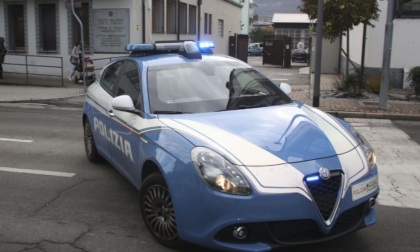 Ubriaco in piazza con i due figli minori, arrestato
