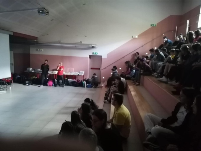 Una lezione di soccorso in montagna agli studenti
