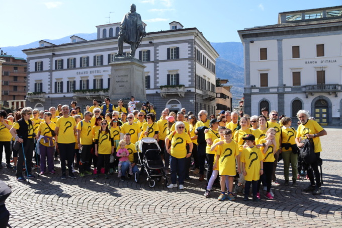 “Ci svincoliamo”: un serpentone giallo per sensibilizzare sugli svincoli in progetto per la Tangenziale di Sondrio