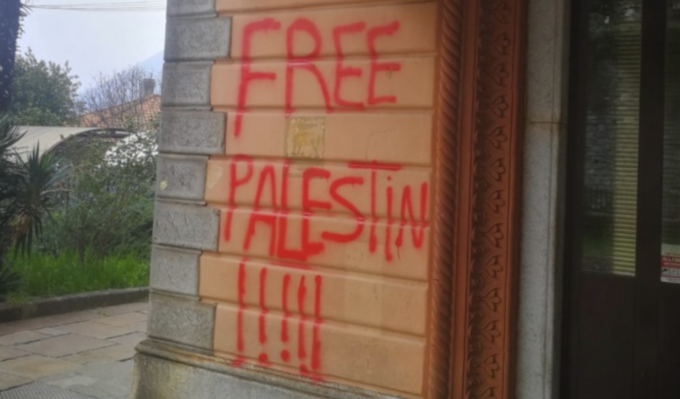Valtellinese denunciato per aver imbrattato muri con scritte pro Palestina