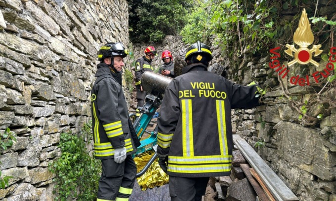 Schiacciato sotto una piccola ruspa, valtellinese muore nel Comasco