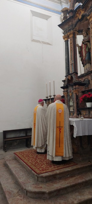 Fedeli riuniti per la festa di San Gottardo