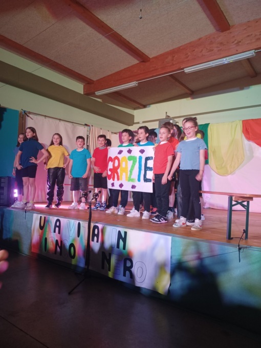 Gli alunni hanno messo in scena i colori della vita