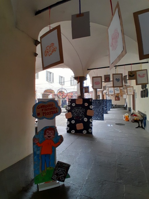 Nel chiostro del municipio la mostra del Giardino d’Infanzia