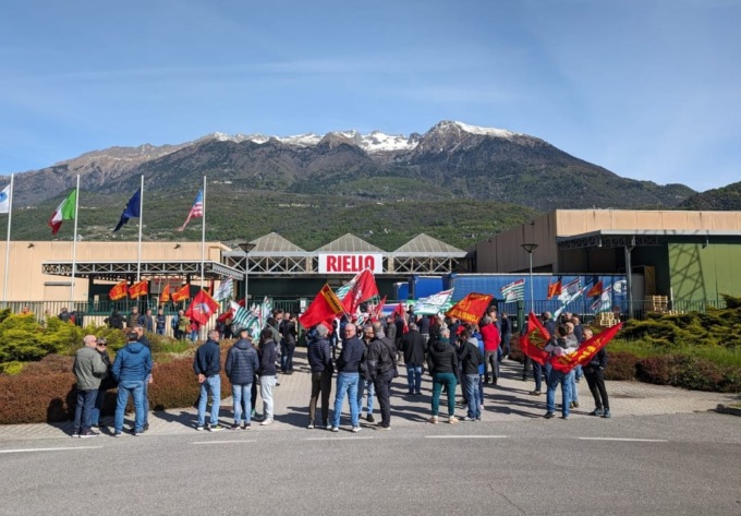 Crisi e delocalizzazione: i lavoratori Riello Carrier di Morbegno esprimono la loro indignazione