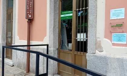 Turista ubriaco fa il vandalo alla stazione di Chiavenna