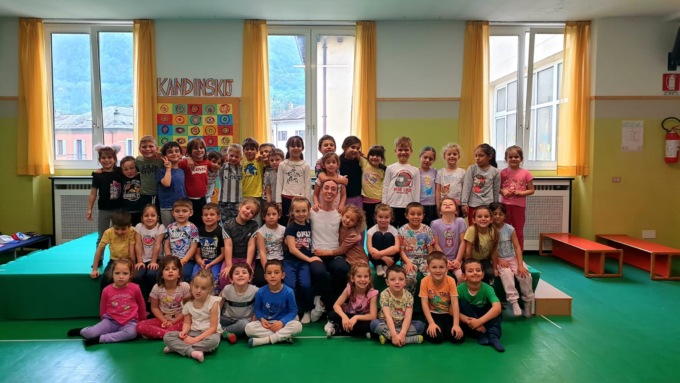 Bimbi alle prese con la danza