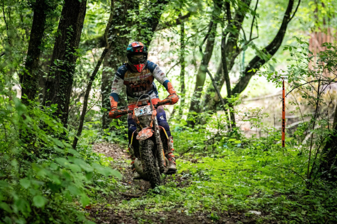 Enduro Panorama: il morbegnese Sonny Goggia vince con lo sponsor Escort Advisor