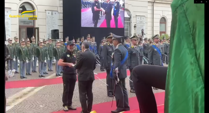La stazione del Soccorso Alpino della Guardia di Finanza di Sondrio insignita di un encomio solenne