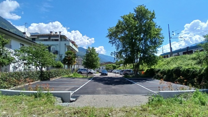 Intervento edilizio in via Carducci a Sondrio: completati il parcheggio e il nuovo  marciapiede