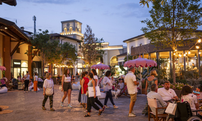 Tra “Summer nights” e saldi: al Franciacorta Village acquisti e divertimento