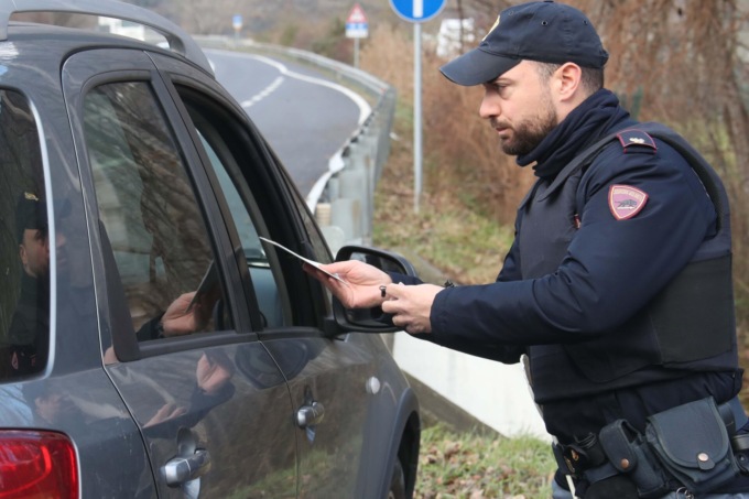 Guida senza patente, per lui una multa salata