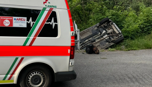 Incidente stradale a Caiolo: auto si ribalta nel bosco