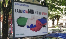 “La Russia non è nostro nemico”: polemica sui manifesti apparsi in città, i promotori si giustificano