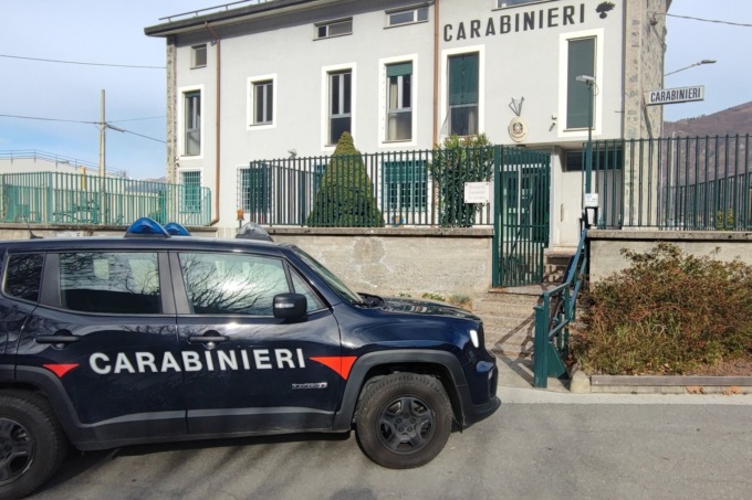 Ubriaco inveisce contro i genitori e aggredisce i Carabinieri, arrestato