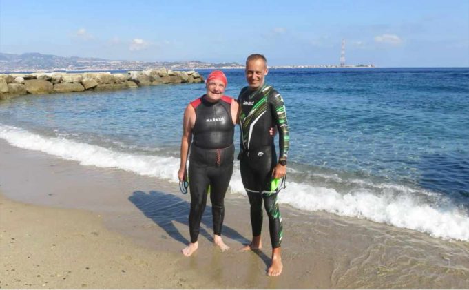 Ipovedente attraversa a nuoto lo Stretto di Messina, l’impresa del valtellinese Giulio Gusmeroli