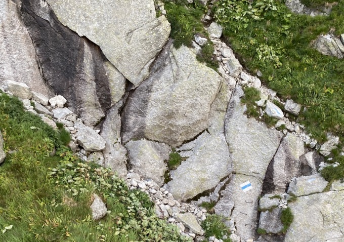 Tragedia in montagna, escursionista precipita e perde la vita