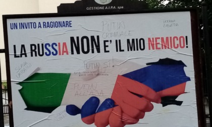 Imbrattati i manifesti "La Russia non è un mio nemico" e partone le denunce