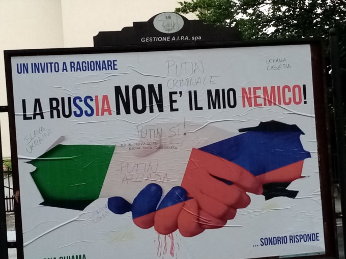 Imbrattati i manifesti “La Russia non è un mio nemico” e partone le denunce
