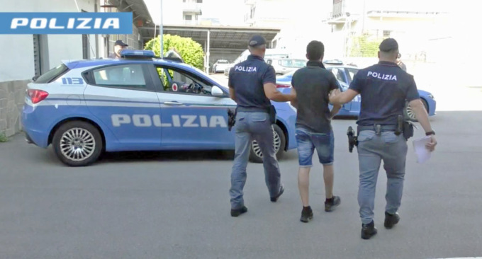 Torna a spacciare nei boschi della Valtellina: arrestato cittadino extracomunitario