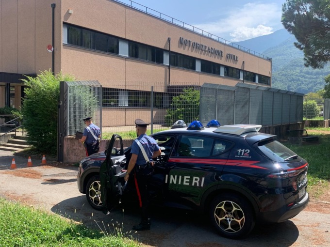 Beccato con l’auricolare all’esame della patente