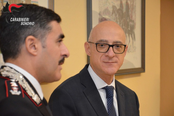 Il Prefetto Roberto Bolognesi saluta il Colonnello Marco Piras