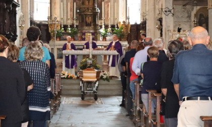 Una folla commossa per l'addio a Claudio Franchetti