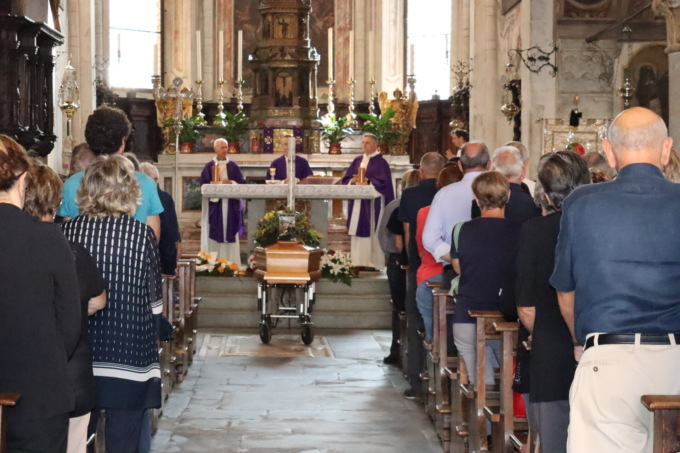 Una folla commossa per l’addio a Claudio Franchetti