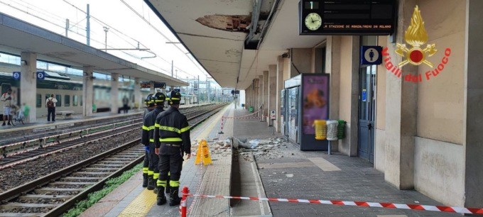 Crolla una pensilina in stazione a Monza: disagi sulla linea ferroviaria Tirano-Lecco-Milano