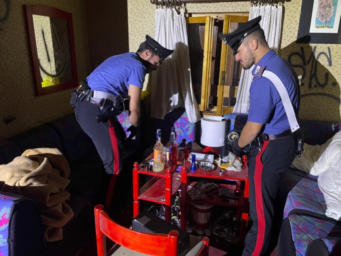 Bormio: scoperti tre minori in un hotel abbandonato con droga e alcol