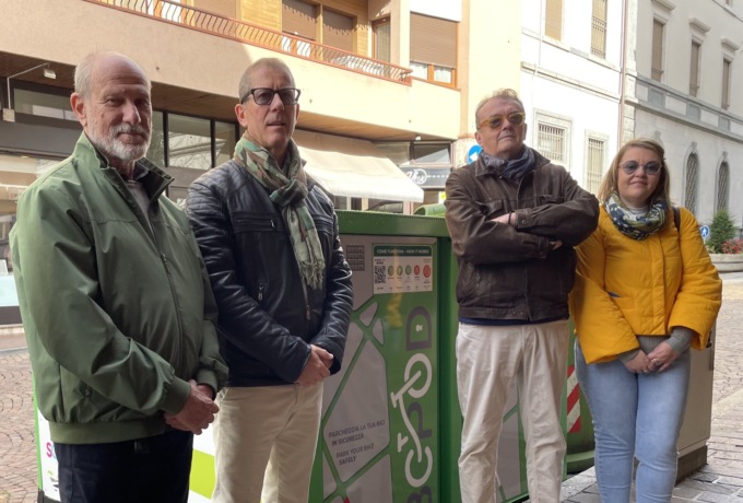 Installati in centro città due box comodi e sicuri per le biciclette