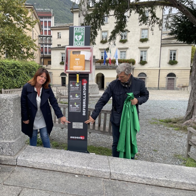 Donazione al comune di Sondrio: installati sei nuovi defibrillatori in città e nelle frazioni