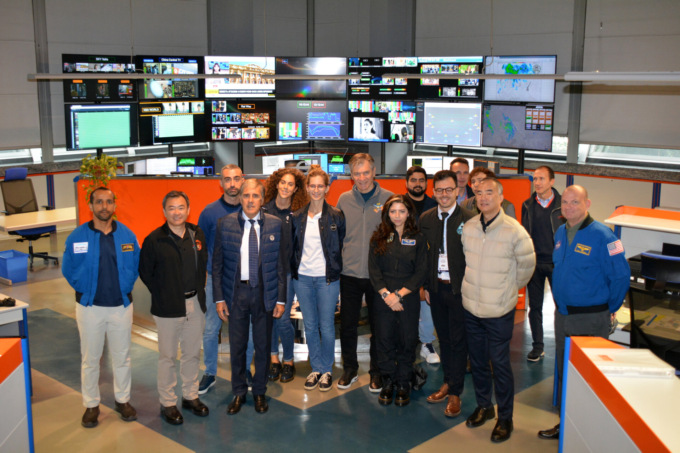 Un gruppo di astronauti al Centro spaziale del Lario di Telespazio