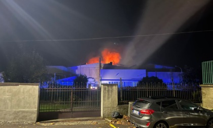 Spaventoso incendio alla Carcano