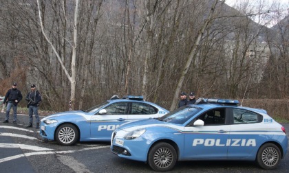 Litigano all'interno di un bar e gli spacca un bicchiere in faccia