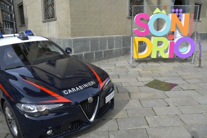 Si avvicina all’abitazione della moglie nonostante il divieto: uomo arrestato a Sondrio