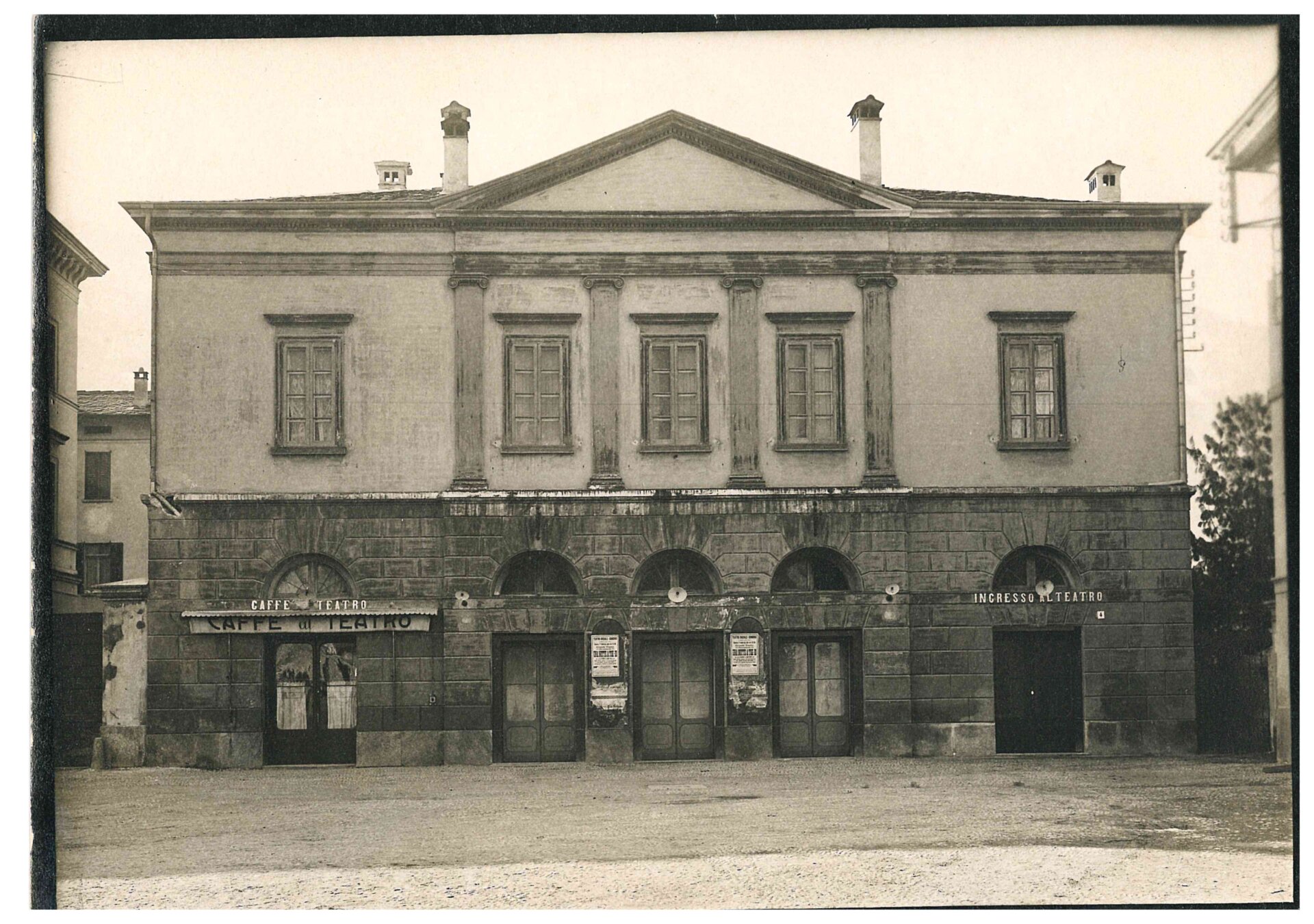 foto esterno teatro