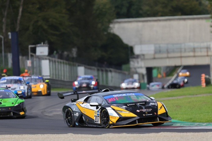 Debutto da sogno a Monza: il pilota valtellinese Forenzi trionfa su Lamborghini