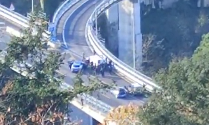 Rapina a Castione, poi l’inseguimento: Polizia e Carabinieri rispondono al fuoco. Il bandito piantonato in ospedale – IL VIDEO