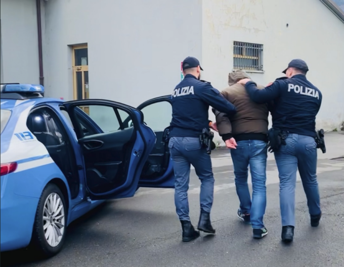 Sondrio: 26enne arrestato per rapina aggravata