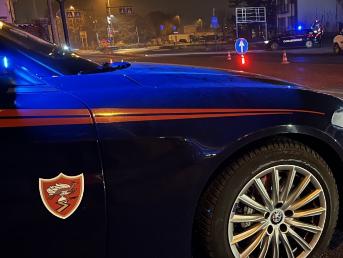 Aprica: uomo arrestato dopo aver creato il panico in un bar e aver aggredito i carabinieri