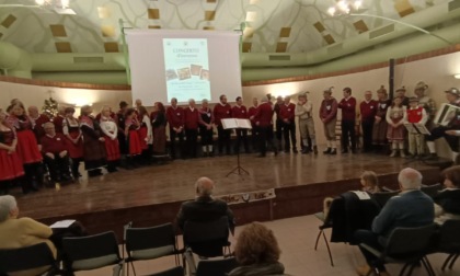 Coro Gambuer e Aprica Folk insieme sul palco