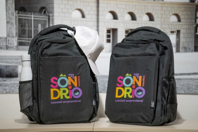 In vendita il merchandising di Sondrio a colori