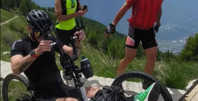“Tornare a correre sulle montagne di casa”: Il sogno di Andrea Foppoli di acquistare una handbike dopo l’incidente