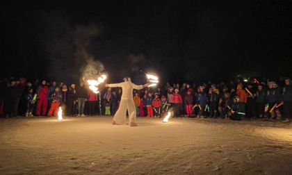 Luce, calore e tradizione: le fiaccolate sulla neve di Madesimo illuminano le festività natalizie